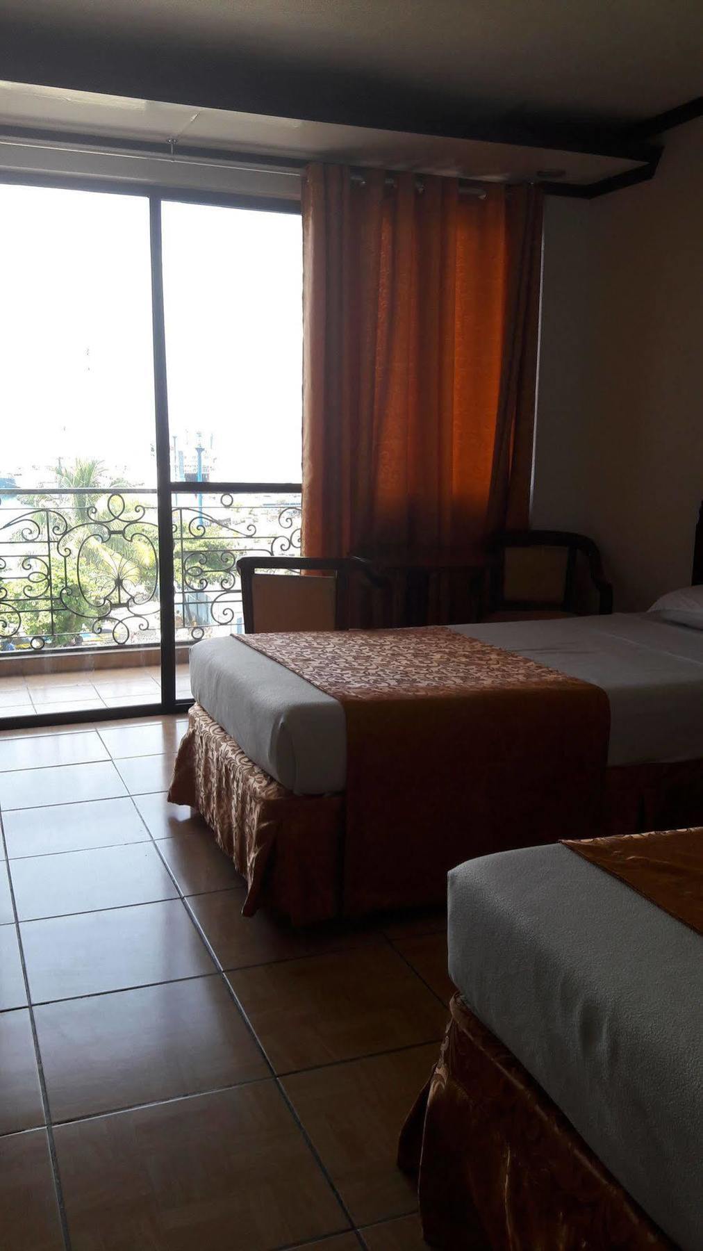 Don Felipe Hotel Ormoc Eksteriør billede